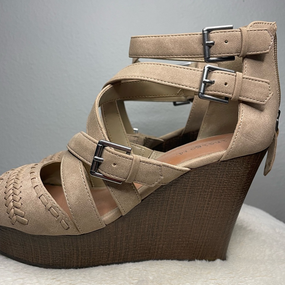 Wedge size 8.5